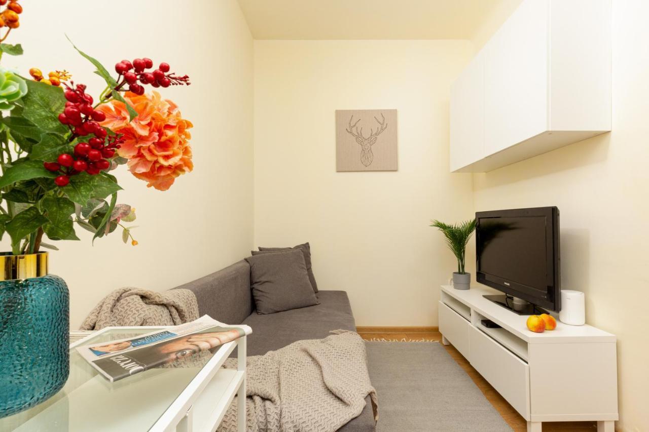 Micro Apartment Miaczynska By Noclegi Renters Варшава Экстерьер фото