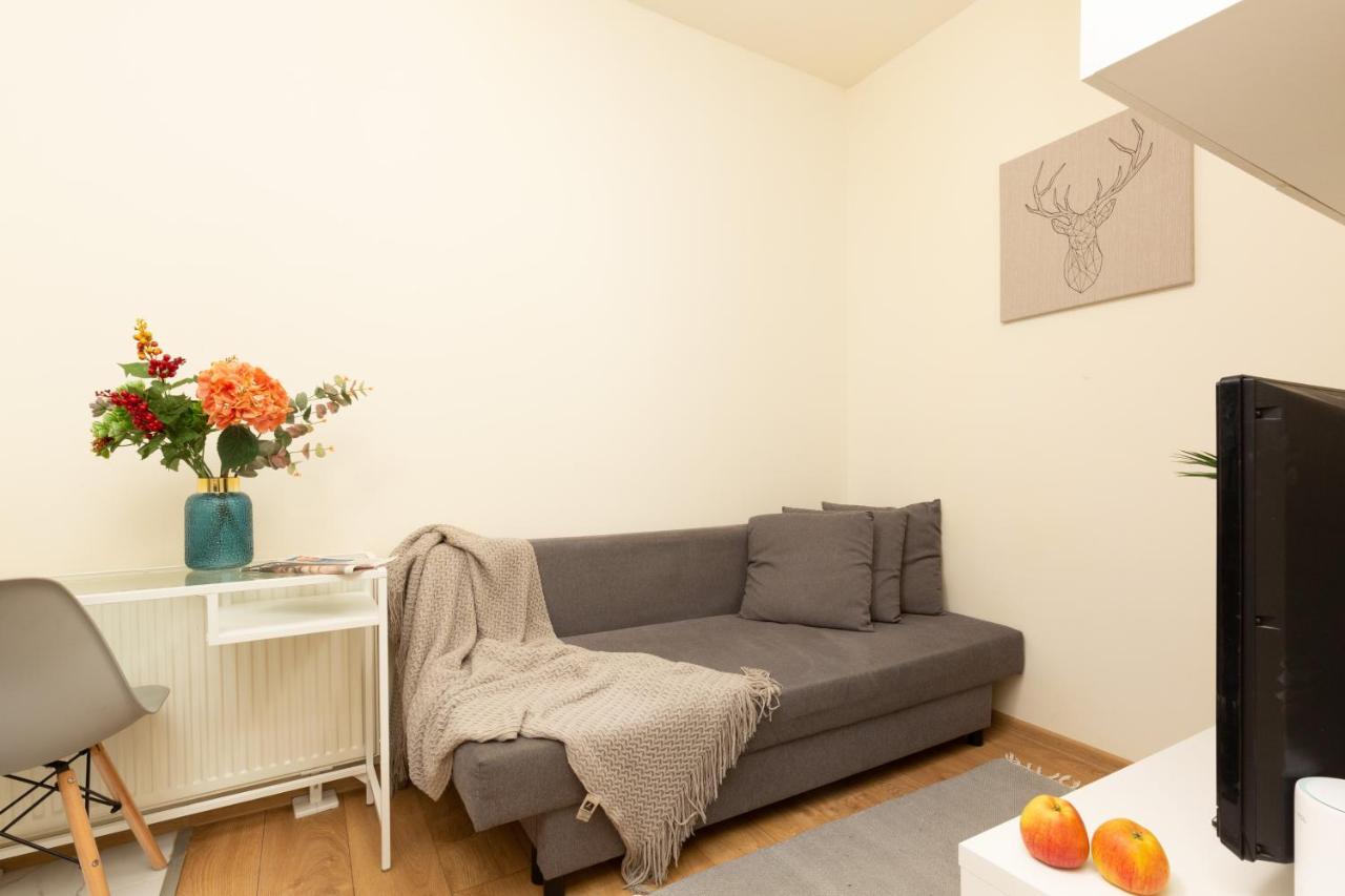 Micro Apartment Miaczynska By Noclegi Renters Варшава Экстерьер фото