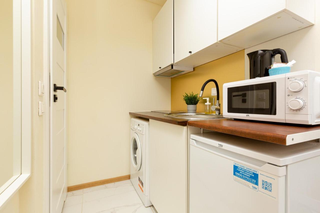 Micro Apartment Miaczynska By Noclegi Renters Варшава Экстерьер фото