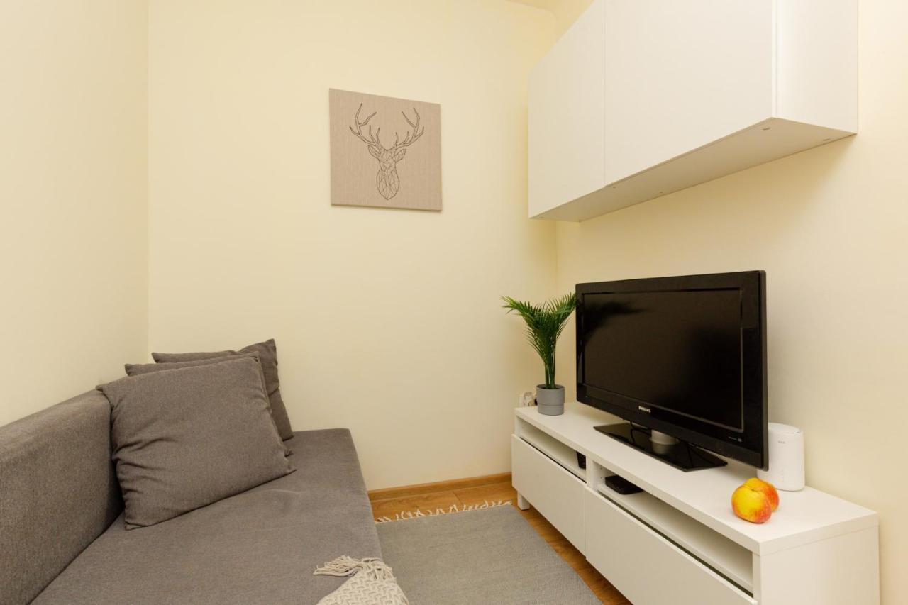 Micro Apartment Miaczynska By Noclegi Renters Варшава Экстерьер фото